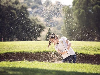 whiffing-the-ball-in-golf