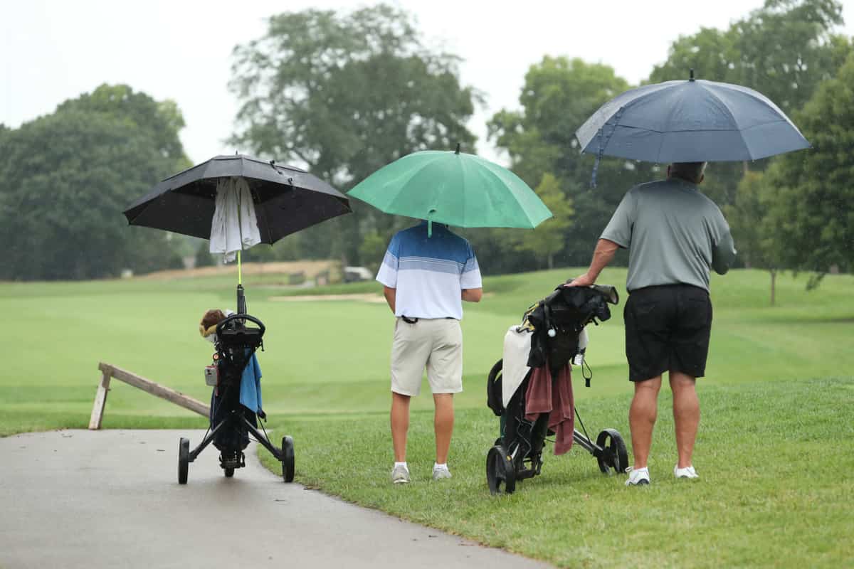 Can-you-play-golf-in-the-rain