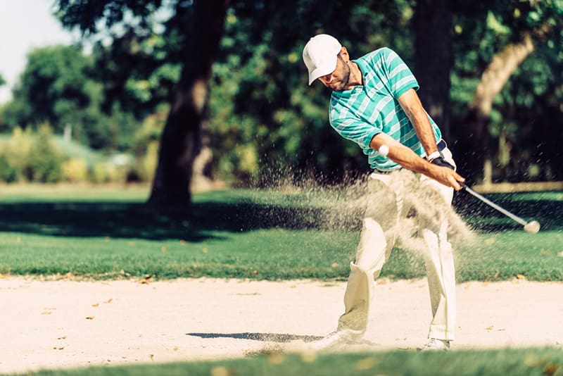 A-sand-wedge-helps-players-get-through-traps